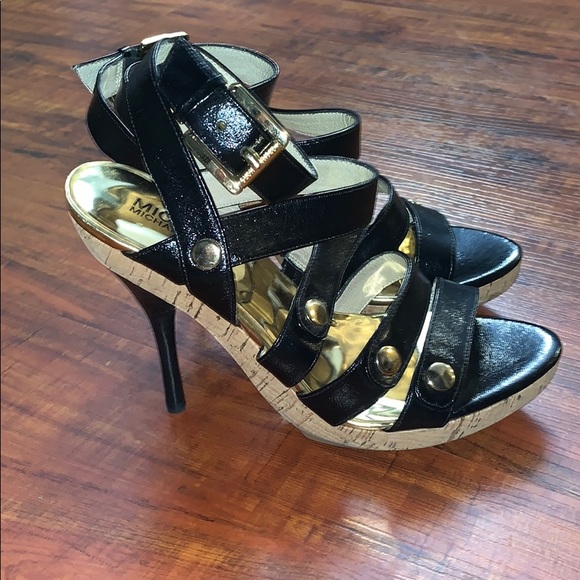 Michael Kors button up heels - Picture 5 of 7